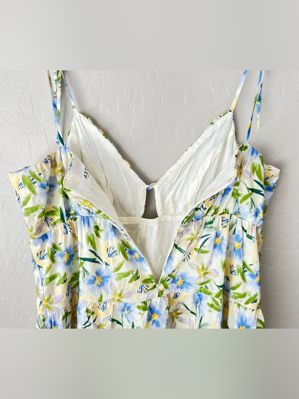 ASTR the label floral Tie Strap Tiered Maxi Dress NEW large - Picture 9 of 14